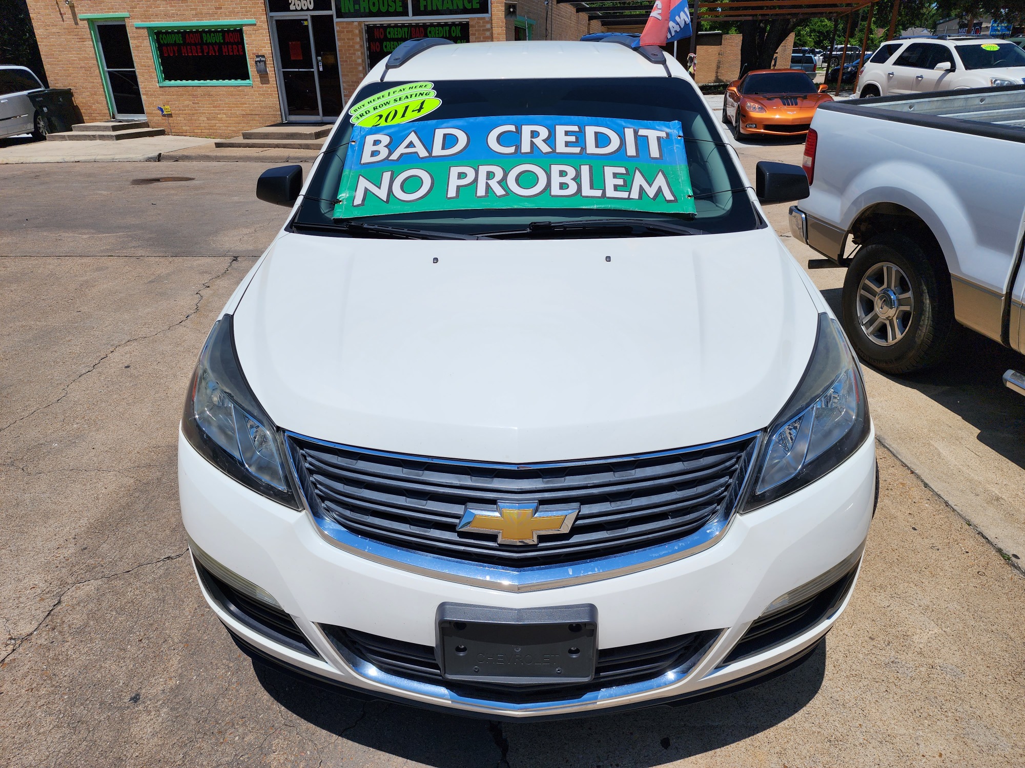 2014 WHITE Chevrolet Traverse LS w/PDC (1GNKRFED1EJ) with an 3.6L V6 DOHC 24V engine, 6-Speed Automatic transmission, located at 2660 S.Garland Avenue, Garland, TX, 75041, (469) 298-3118, 32.885551, -96.655602 - Photo #8